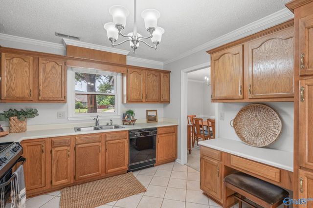 2228 Cecille Drive SW, Huntsville, AL 35803