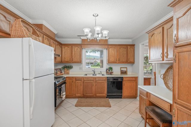 2228 Cecille Drive SW, Huntsville, AL 35803