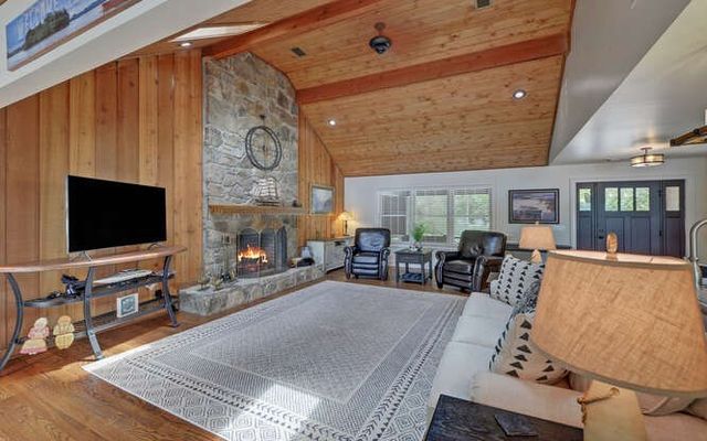 759 Beech Cove Drive, Hiawassee, GA 30546