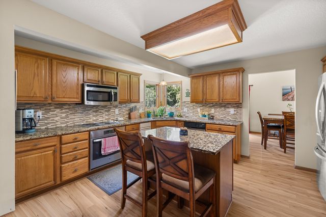 4639 Fieldstone Drive, West Des Moines, IA 50265
