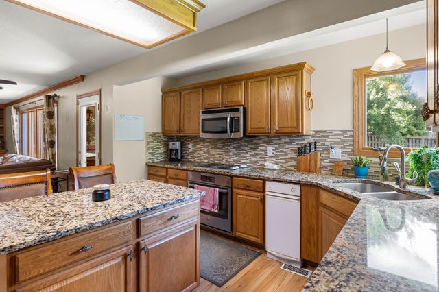 4639 Fieldstone Drive, West Des Moines, IA 50265