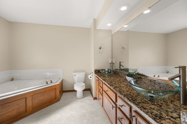 4639 Fieldstone Drive, West Des Moines, IA 50265