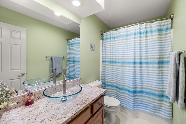 4639 Fieldstone Drive, West Des Moines, IA 50265