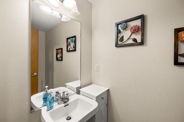 4639 Fieldstone Drive, West Des Moines, IA 50265