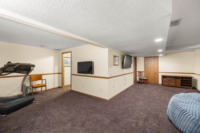 4639 Fieldstone Drive, West Des Moines, IA 50265