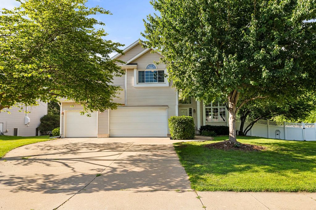 4639 Fieldstone Drive, West Des Moines, IA 50265
