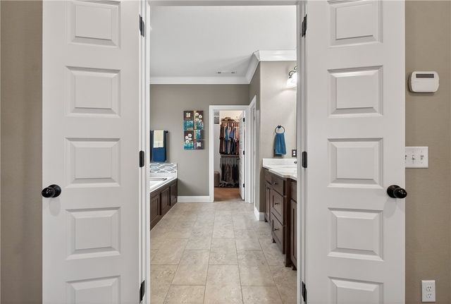 2321 Riverwater Lane, Fayetteville, AR 72703