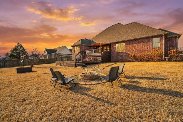 2321 Riverwater Lane, Fayetteville, AR 72703