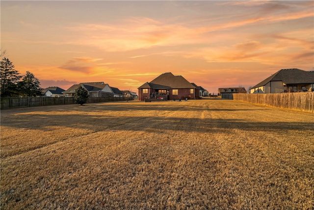 2321 Riverwater Lane, Fayetteville, AR 72703