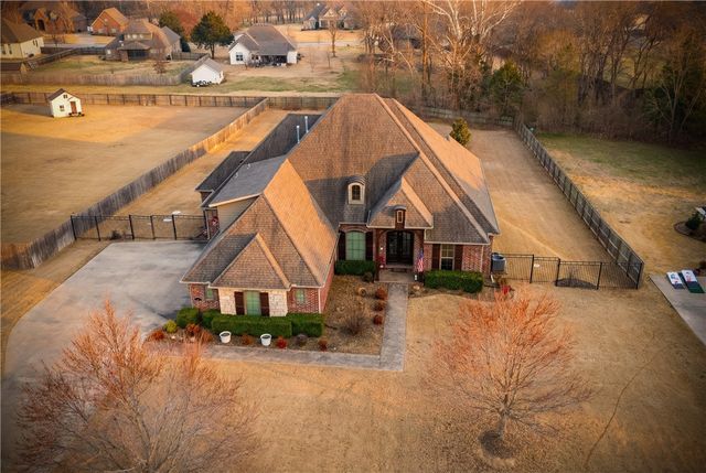 2321 Riverwater Lane, Fayetteville, AR 72703