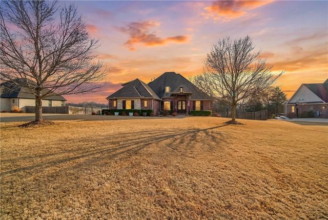 2321 Riverwater Lane, Fayetteville, AR 72703