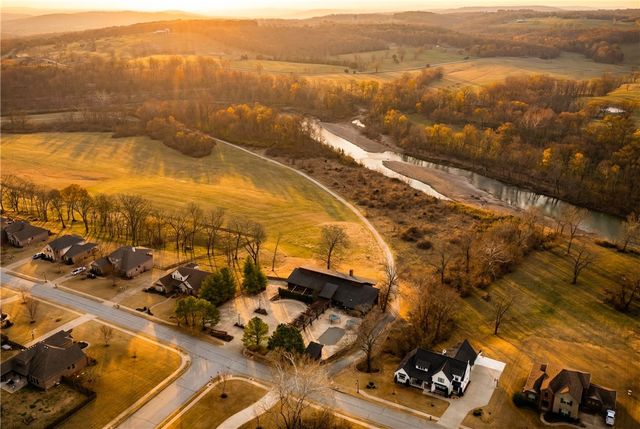 2321 Riverwater Lane, Fayetteville, AR 72703