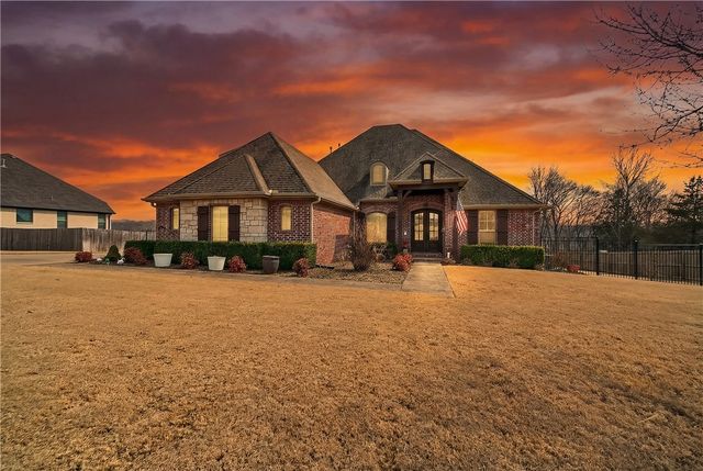 2321 Riverwater Lane, Fayetteville, AR 72703