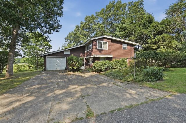 3 Point St, Freetown, MA 02702