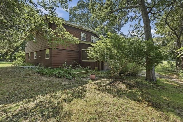 3 Point St, Freetown, MA 02702