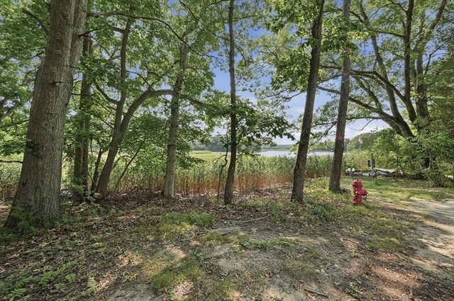 3 Point St, Freetown, MA 02702