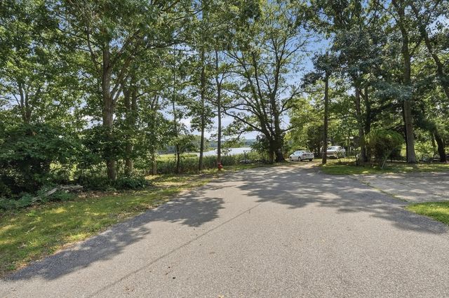 3 Point St, Freetown, MA 02702