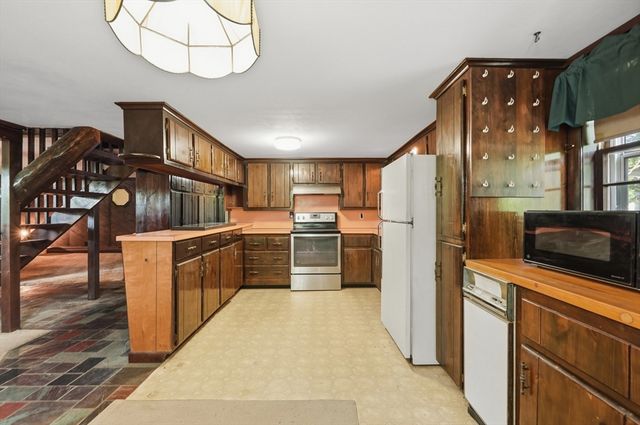 3 Point St, Freetown, MA 02702