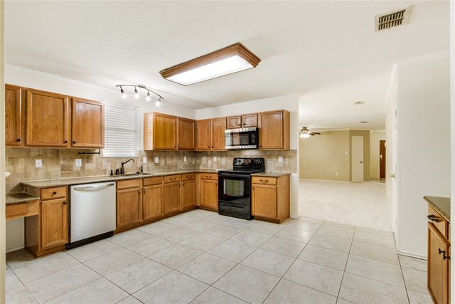 1720 Rialto Way, Fort Worth, TX 76247