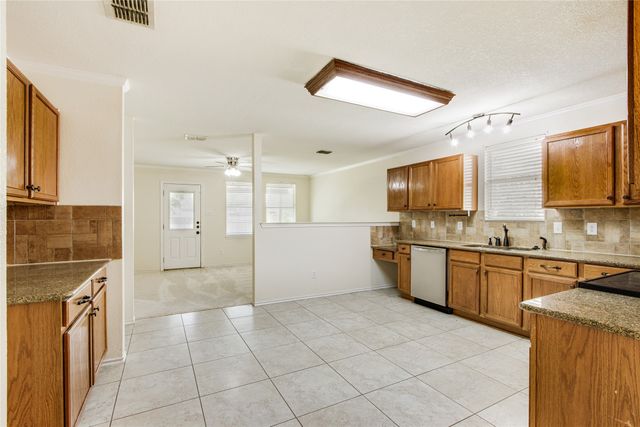 1720 Rialto Way, Fort Worth, TX 76247