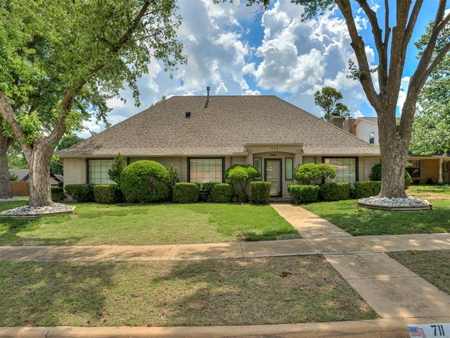 711 Landsdowne Court, Norman, OK 73072