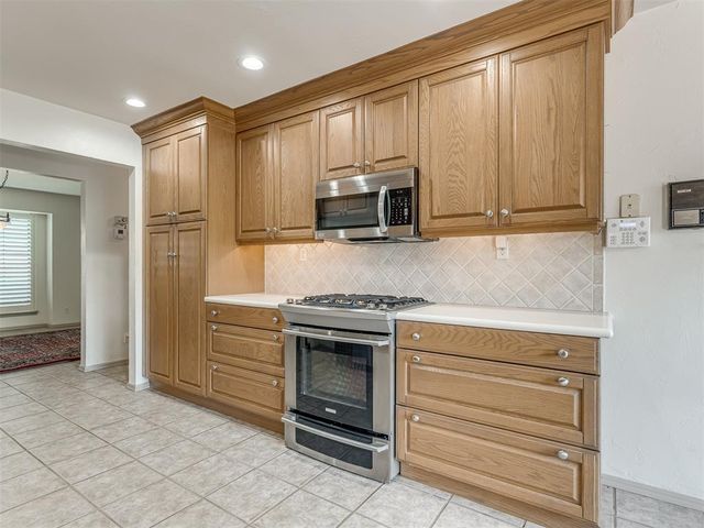 711 Landsdowne Court, Norman, OK 73072