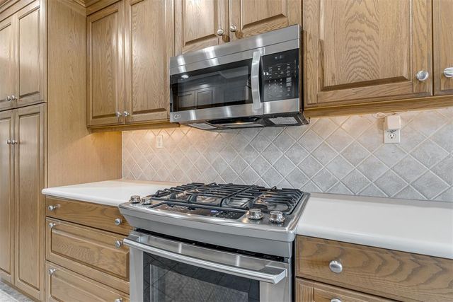 711 Landsdowne Court, Norman, OK 73072