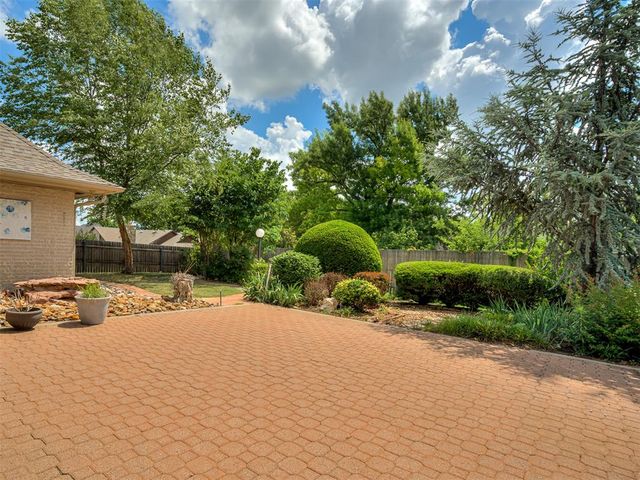 711 Landsdowne Court, Norman, OK 73072