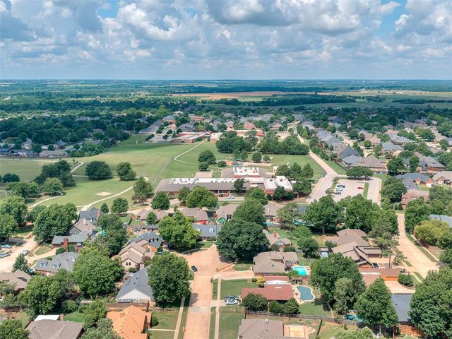 711 Landsdowne Court, Norman, OK 73072