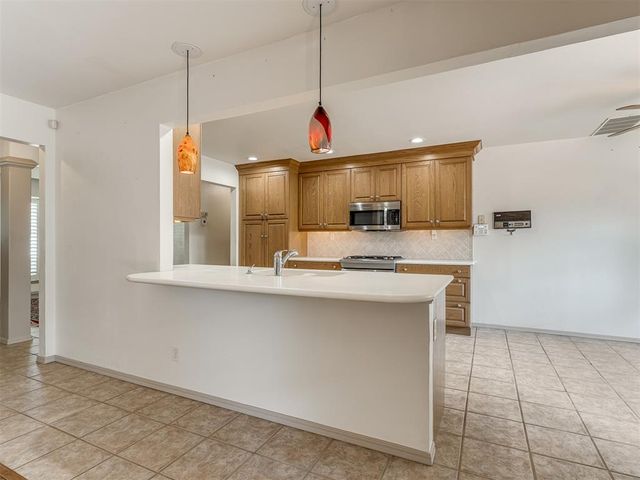 711 Landsdowne Court, Norman, OK 73072