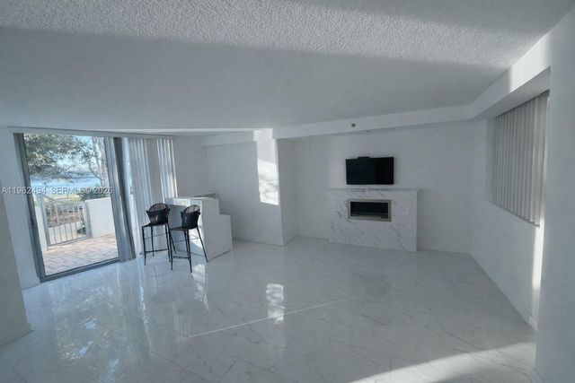 2641 N Flamingo Rd TH5N, Sunrise, FL 33323