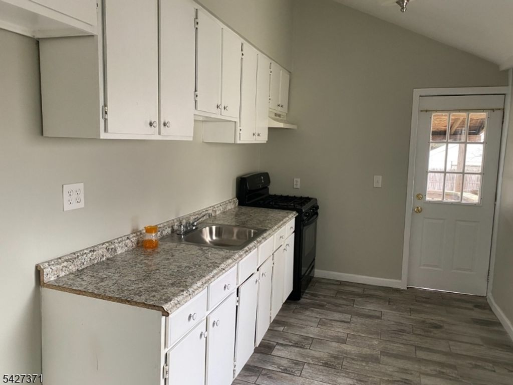 124 Spruce St, Bloomfield Twp., NJ 07003 — photo 4