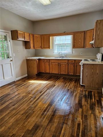 108 W Foster Avenue, Dallas, GA 30132