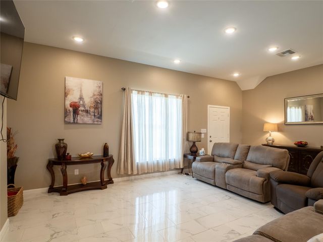 140 Daniel DR, Bertram, TX 78605
