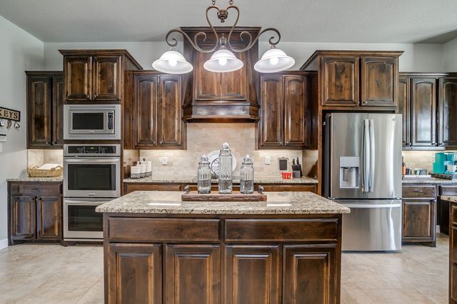 531 Parker Oaks Lane, Weatherford, TX 76087