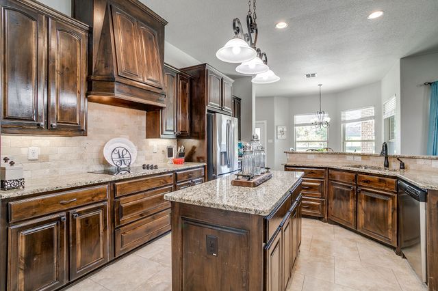 531 Parker Oaks Lane, Weatherford, TX 76087