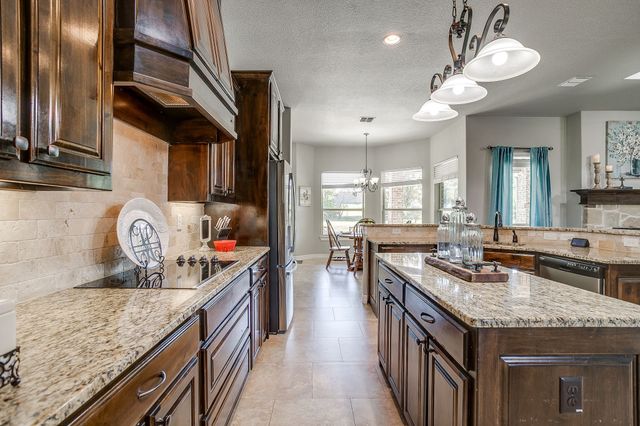 531 Parker Oaks Lane, Weatherford, TX 76087