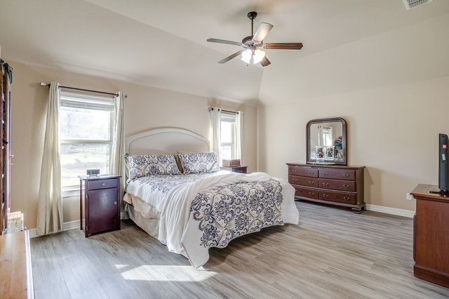 531 Parker Oaks Lane, Weatherford, TX 76087