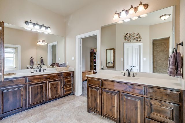 531 Parker Oaks Lane, Weatherford, TX 76087