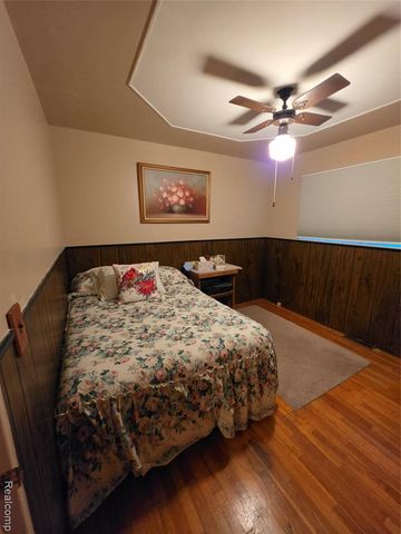 27882 Sutherland Drive, Warren, MI 48088