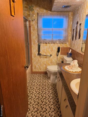 27882 Sutherland Drive, Warren, MI 48088