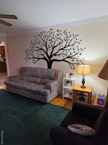 27882 Sutherland Drive, Warren, MI 48088