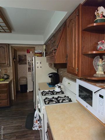 27882 Sutherland Drive, Warren, MI 48088