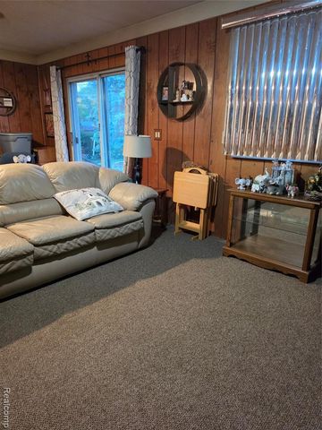 27882 Sutherland Drive, Warren, MI 48088