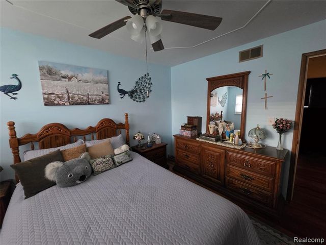 27882 Sutherland Drive, Warren, MI 48088