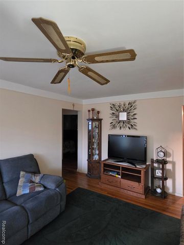 27882 Sutherland Drive, Warren, MI 48088