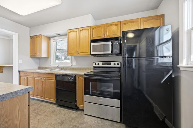 2204 7th Street S, Moorhead, MN 56560