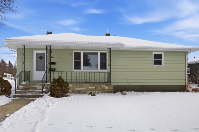 2204 7th Street S, Moorhead, MN 56560