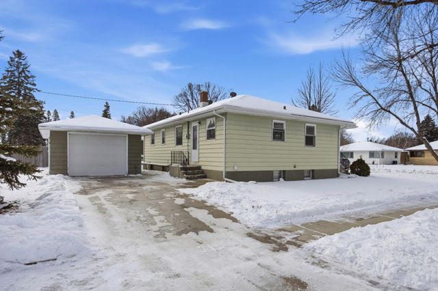 2204 7th Street S, Moorhead, MN 56560