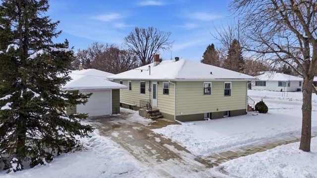 2204 7th Street S, Moorhead, MN 56560